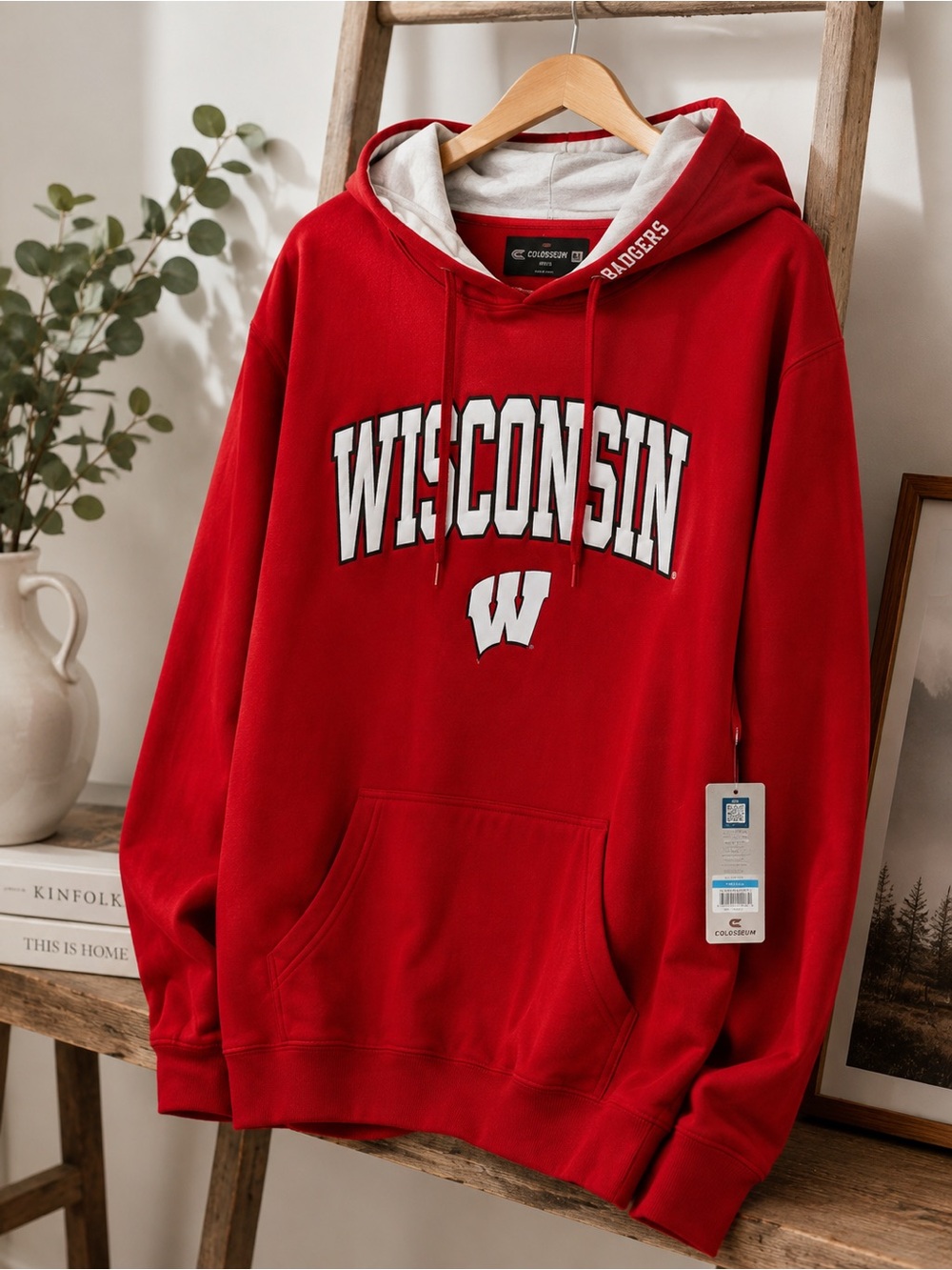 Wisconsin Badgers Colosseum Men’s Red Hoodie Size L NWT